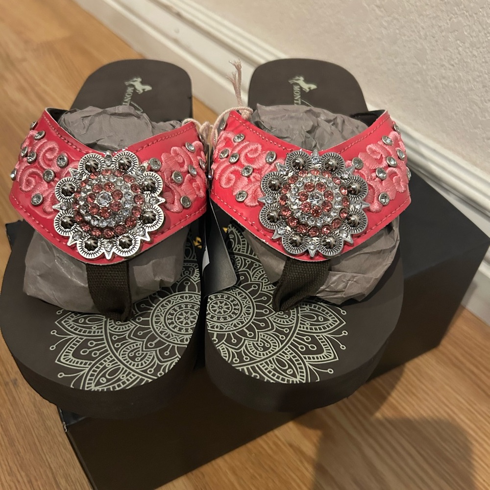 Montana West Pink Rhinestone Sandals with Embellished Design